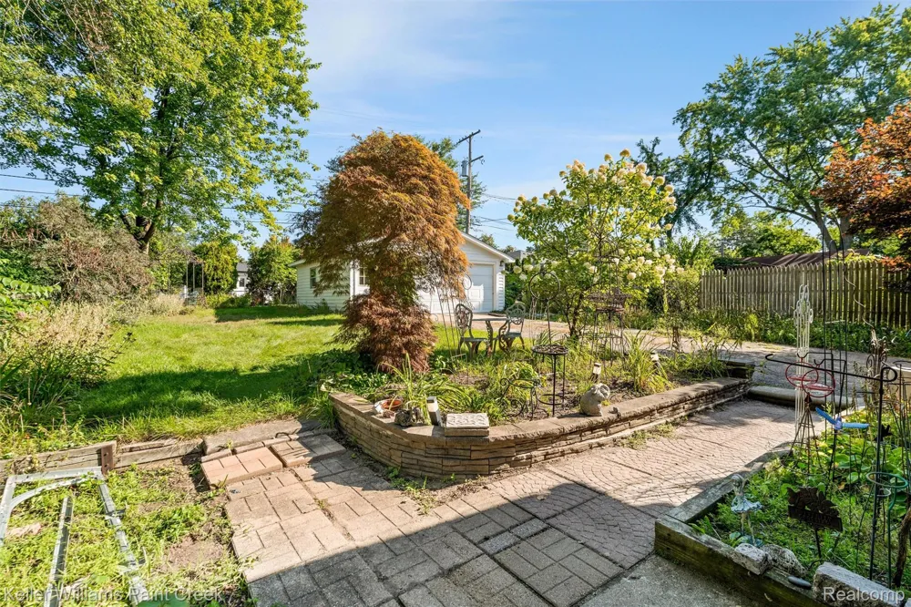328 Ferndale Avenue Rochester City, MI 48307