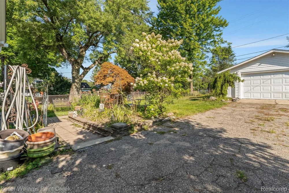 328 Ferndale Avenue Rochester City, MI 48307