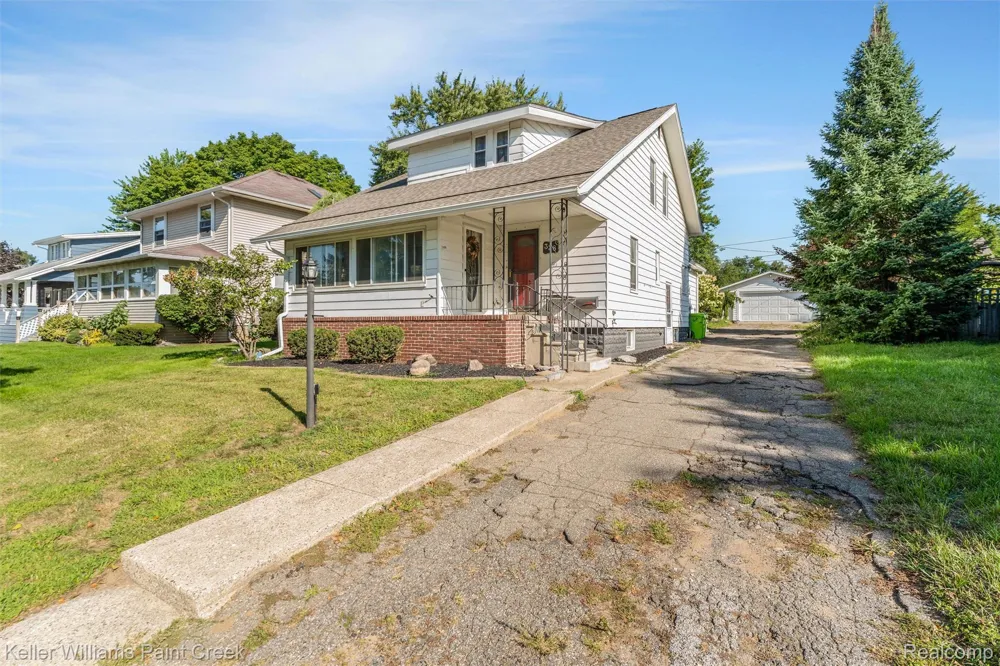 328 Ferndale Avenue Rochester City, MI 48307