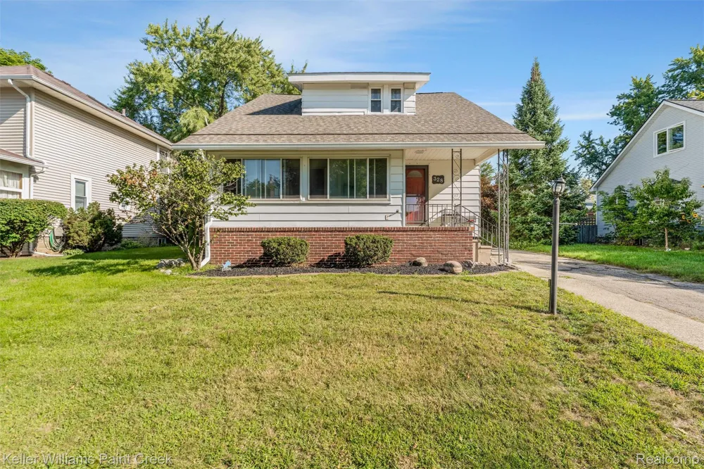 328 Ferndale Avenue Rochester City, MI 48307