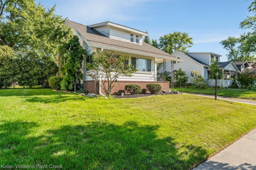 328 Ferndale Avenue Rochester City, MI 48307