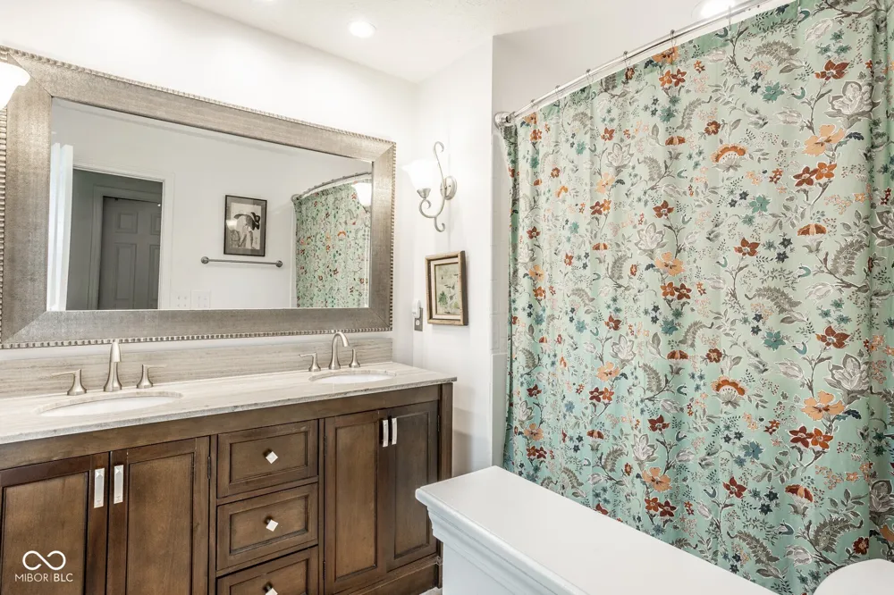 9545 Longwell Drive Indianapolis, IN 46240