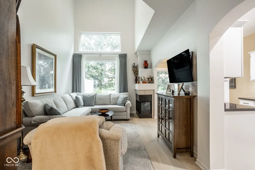9545 Longwell Drive Indianapolis, IN 46240