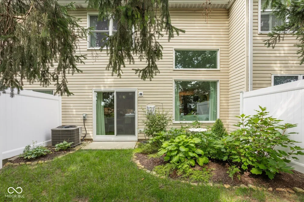 9545 Longwell Drive Indianapolis, IN 46240