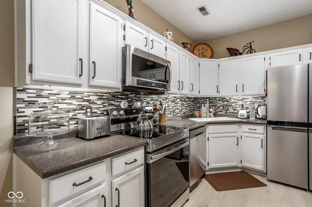 9545 Longwell Drive Indianapolis, IN 46240