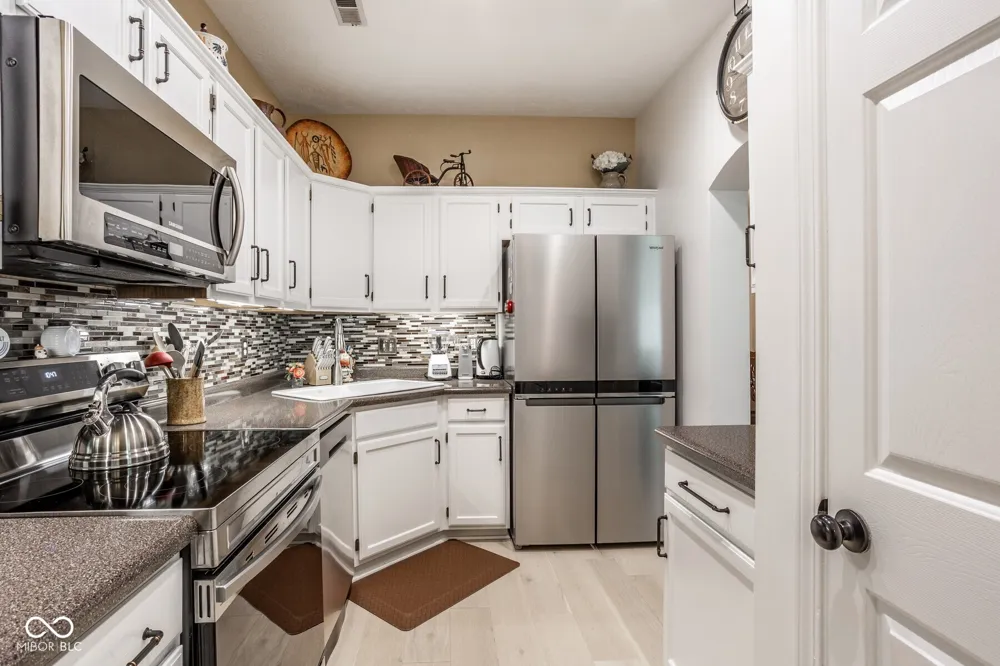9545 Longwell Drive Indianapolis, IN 46240