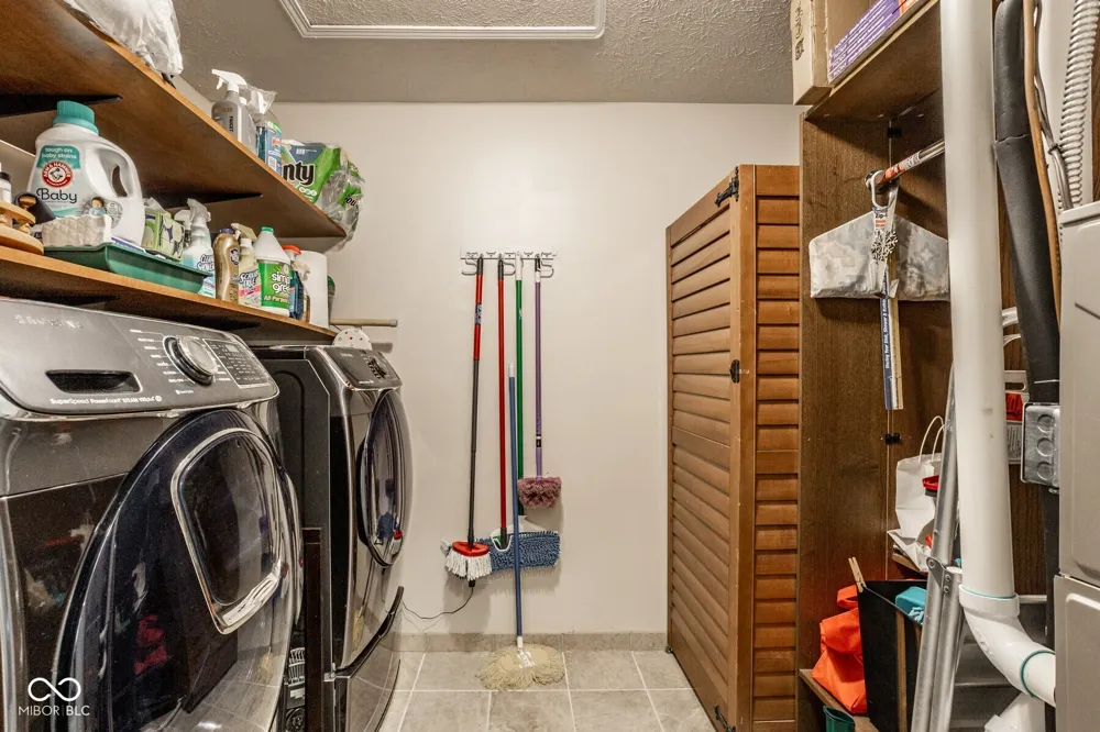 9545 Longwell Drive Indianapolis, IN 46240