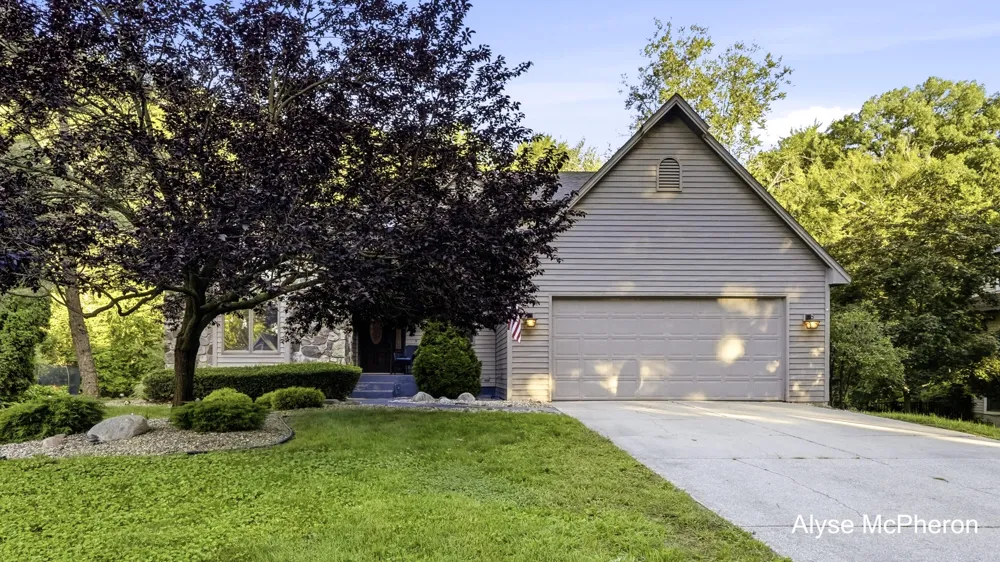 18121 Lovell Road Spring Lake, MI 49456