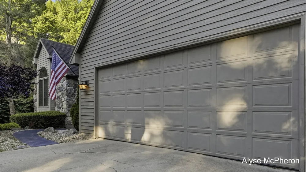 18121 Lovell Road Spring Lake, MI 49456