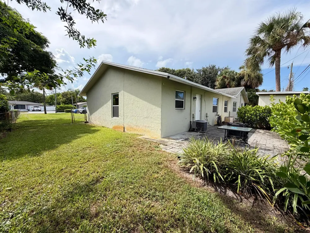 8748 Sunset Drive Palm Beach Gardens, FL 33410