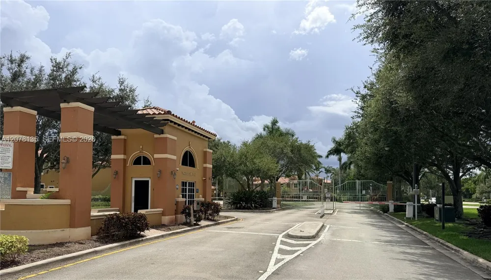 14377 SW 11th St #2610 Pembroke Pines, FL 33027