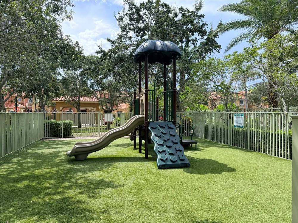14377 SW 11th St #2610 Pembroke Pines, FL 33027