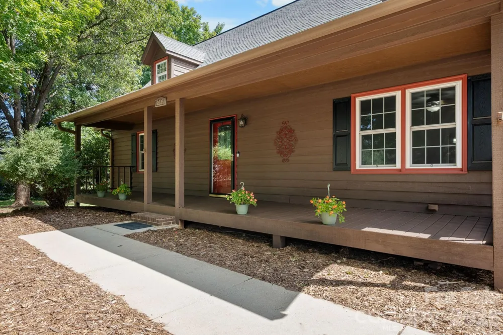 2025 34th Avenue Drive NE Hickory, NC 28601