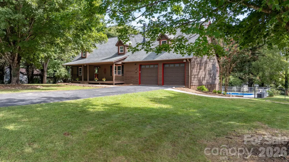 2025 34th Avenue Drive NE Hickory, NC 28601