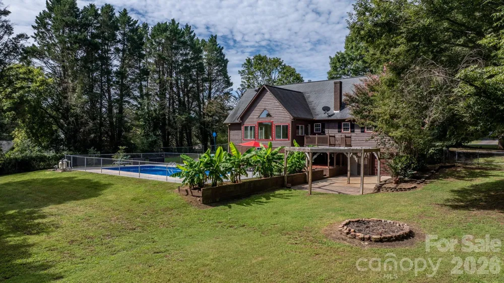 2025 34th Avenue Drive NE Hickory, NC 28601