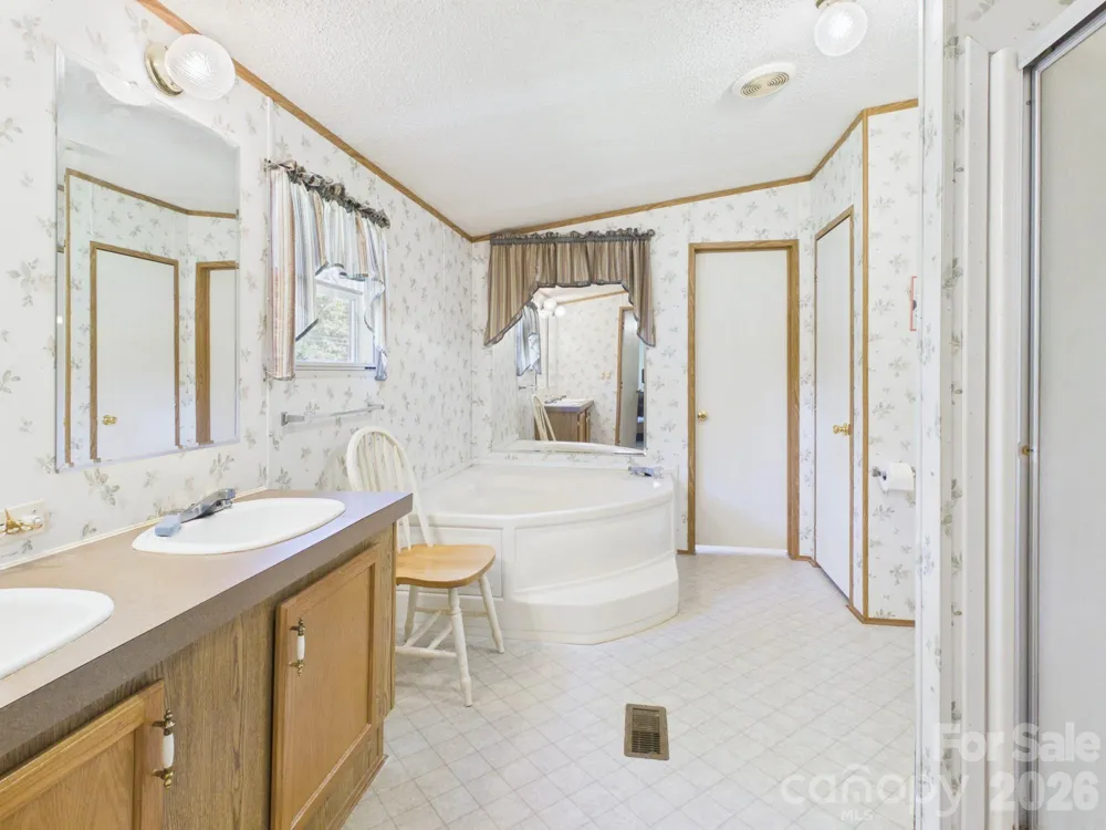 51 Fred Jolly Lane Taylorsville, NC 28681