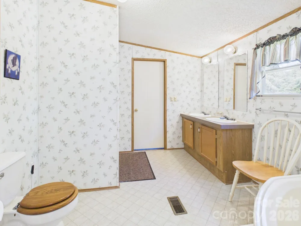 51 Fred Jolly Lane Taylorsville, NC 28681