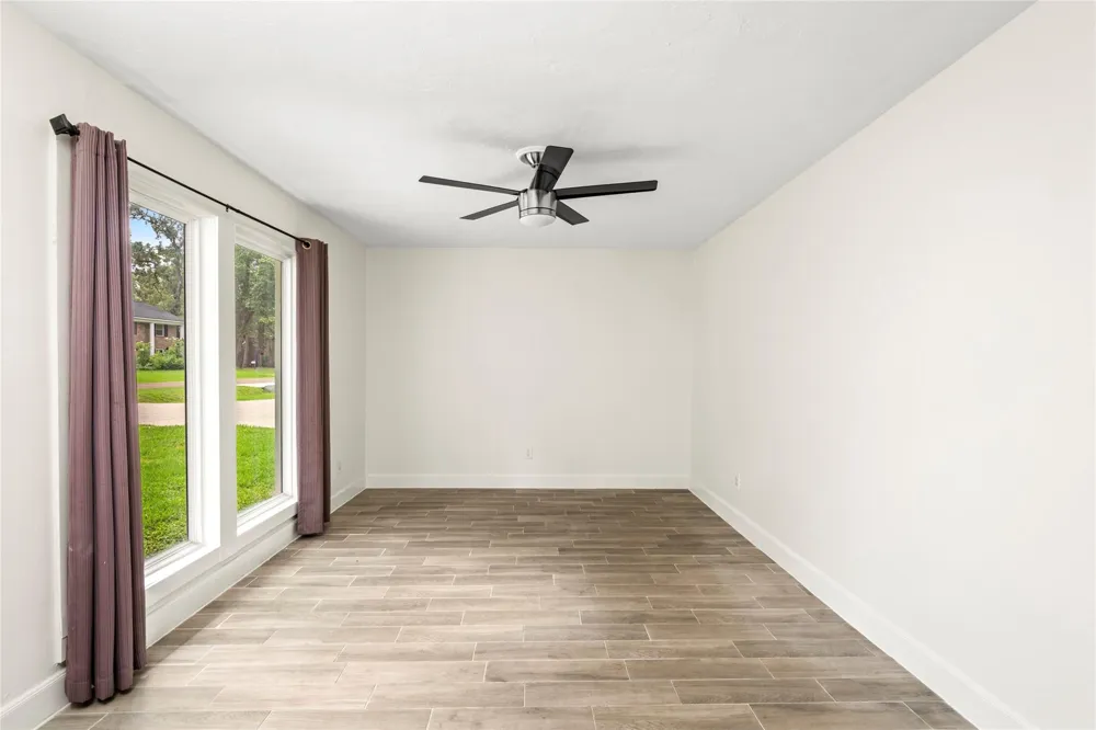 560 Landfall Lane Conroe, TX 77302