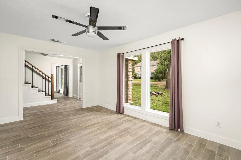 560 Landfall Lane Conroe, TX 77302