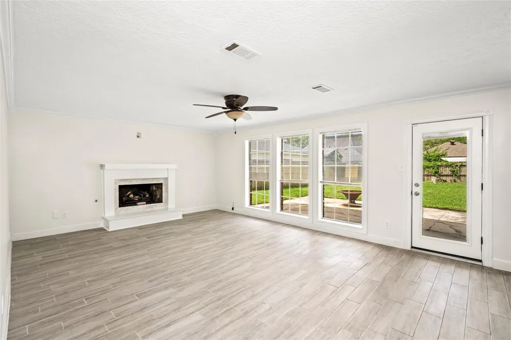 560 Landfall Lane Conroe, TX 77302