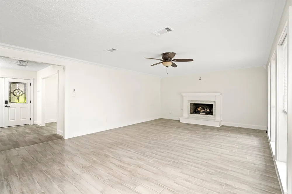560 Landfall Lane Conroe, TX 77302