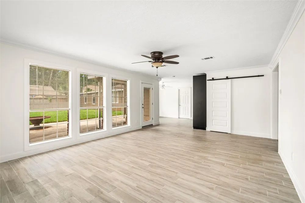 560 Landfall Lane Conroe, TX 77302