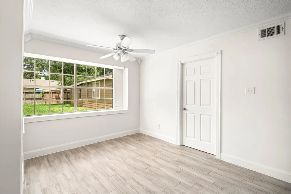 560 Landfall Lane Conroe, TX 77302