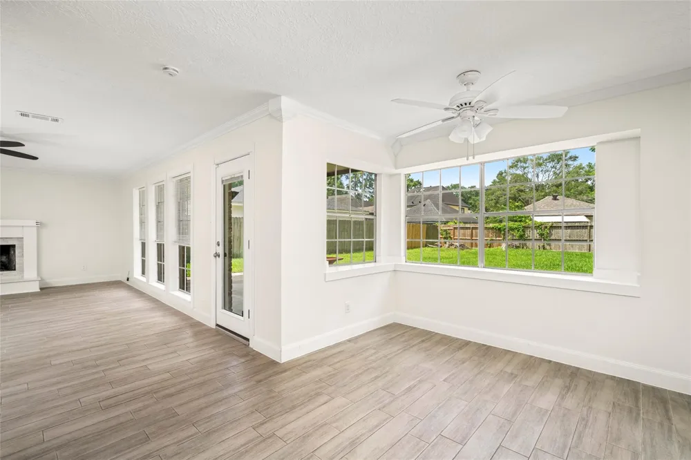 560 Landfall Lane Conroe, TX 77302
