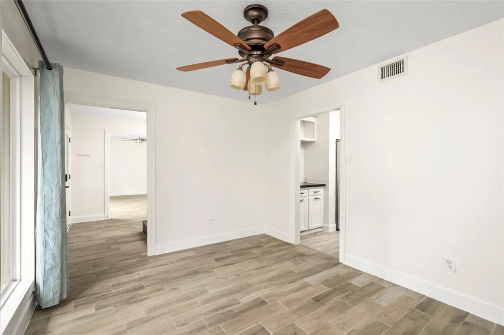 560 Landfall Lane Conroe, TX 77302