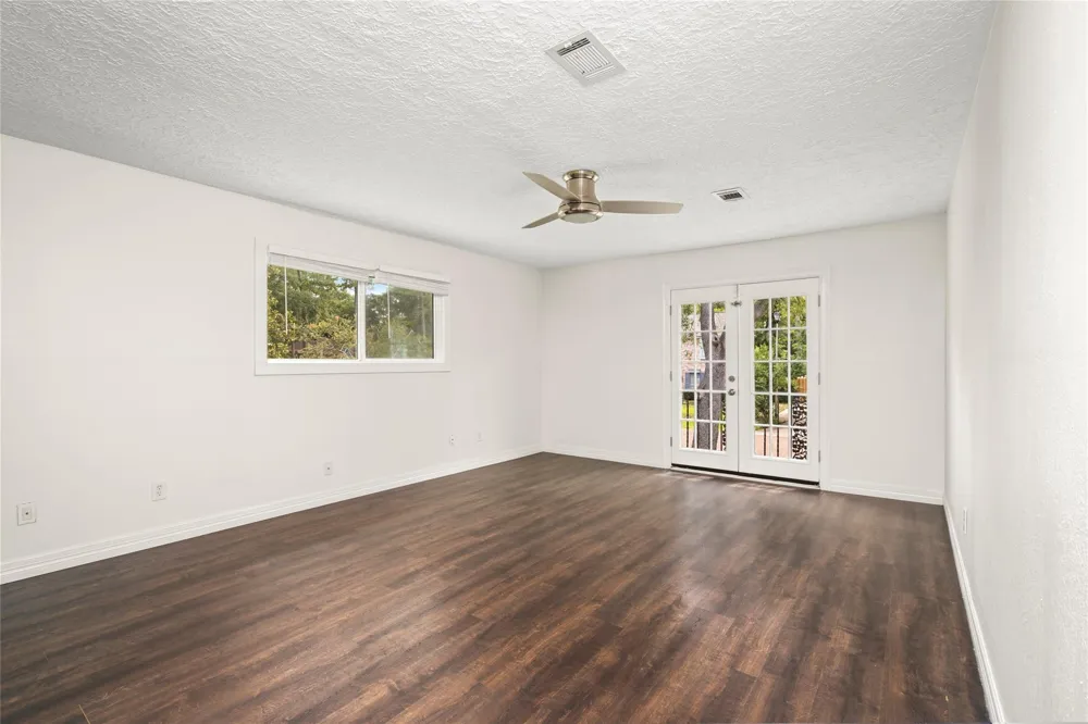 560 Landfall Lane Conroe, TX 77302