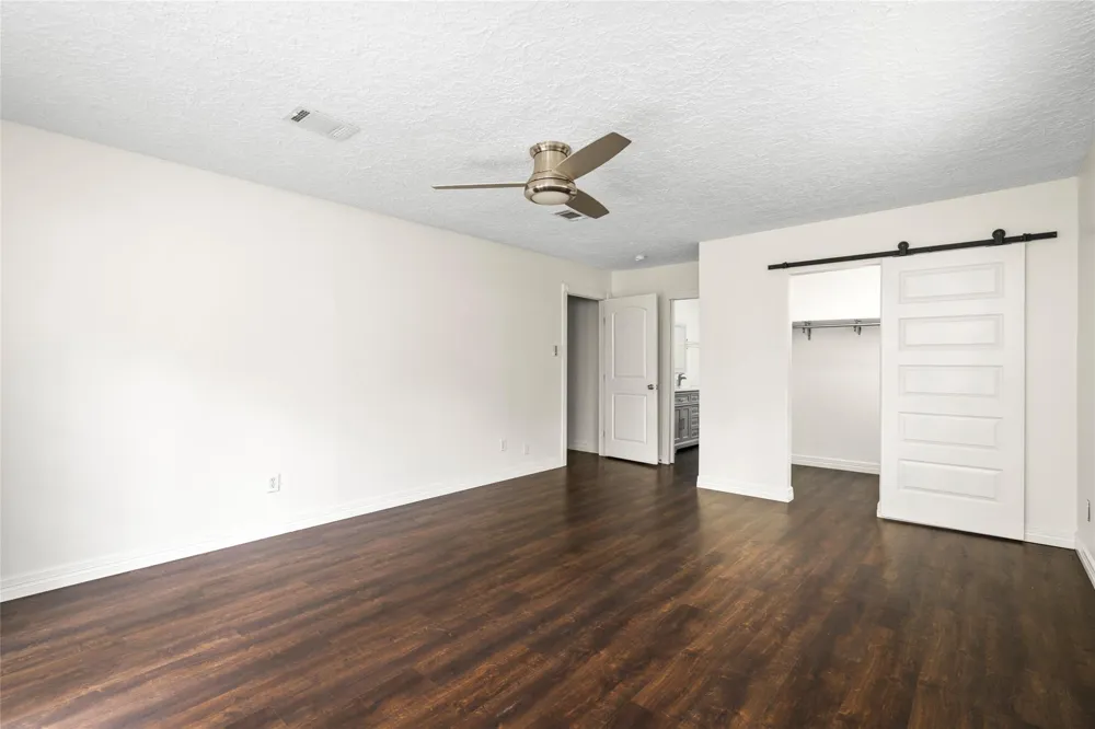 560 Landfall Lane Conroe, TX 77302