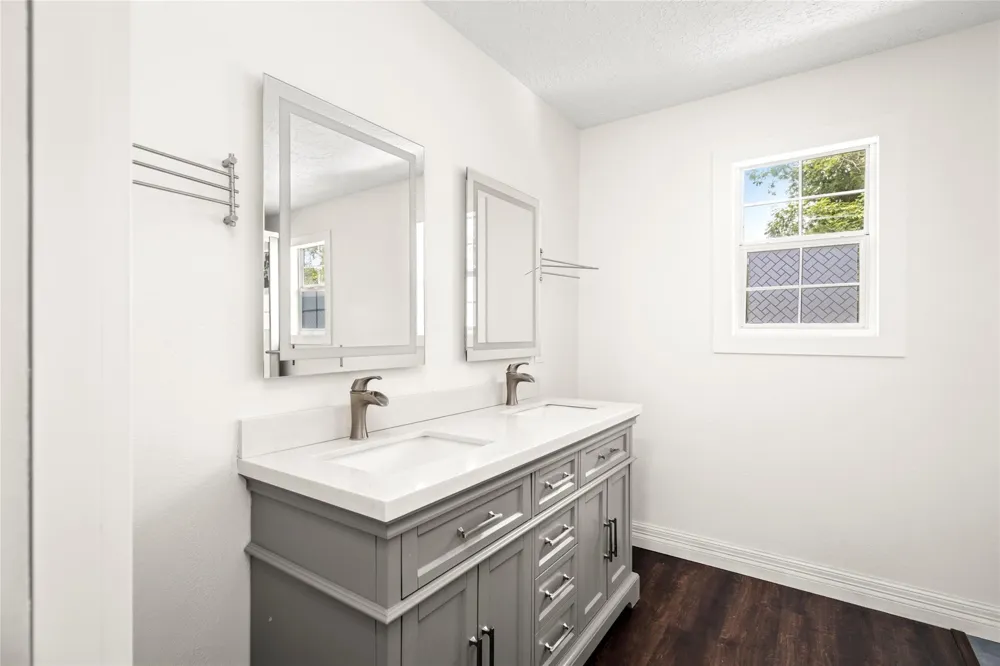 560 Landfall Lane Conroe, TX 77302