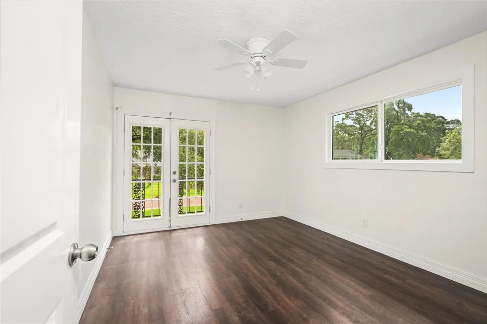 560 Landfall Lane Conroe, TX 77302