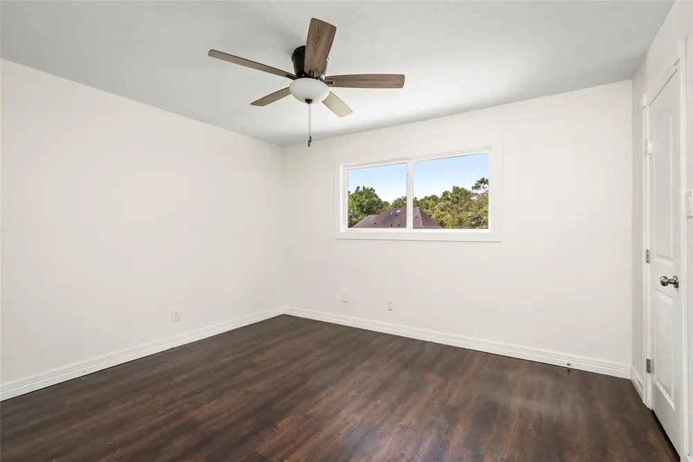 560 Landfall Lane Conroe, TX 77302