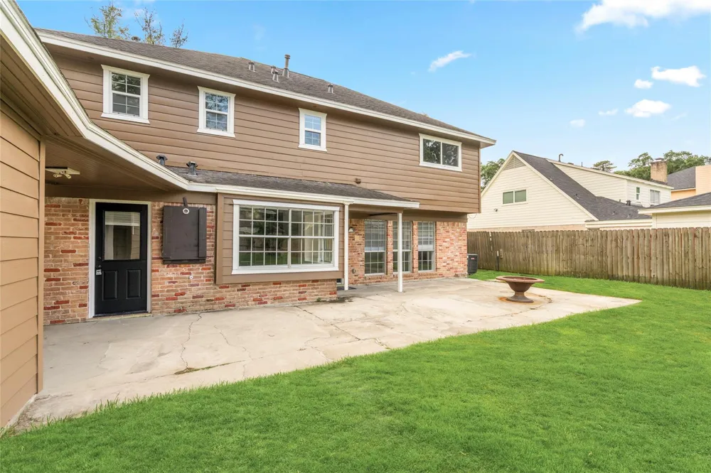 560 Landfall Lane Conroe, TX 77302
