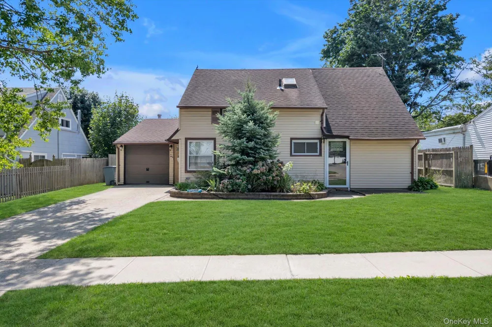 11 Sprucewood Drive Levittown, NY 11756