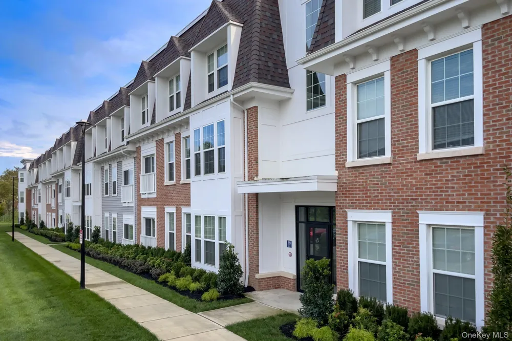 88102 Circle Drive #88-102 Central Islip, NY 11722