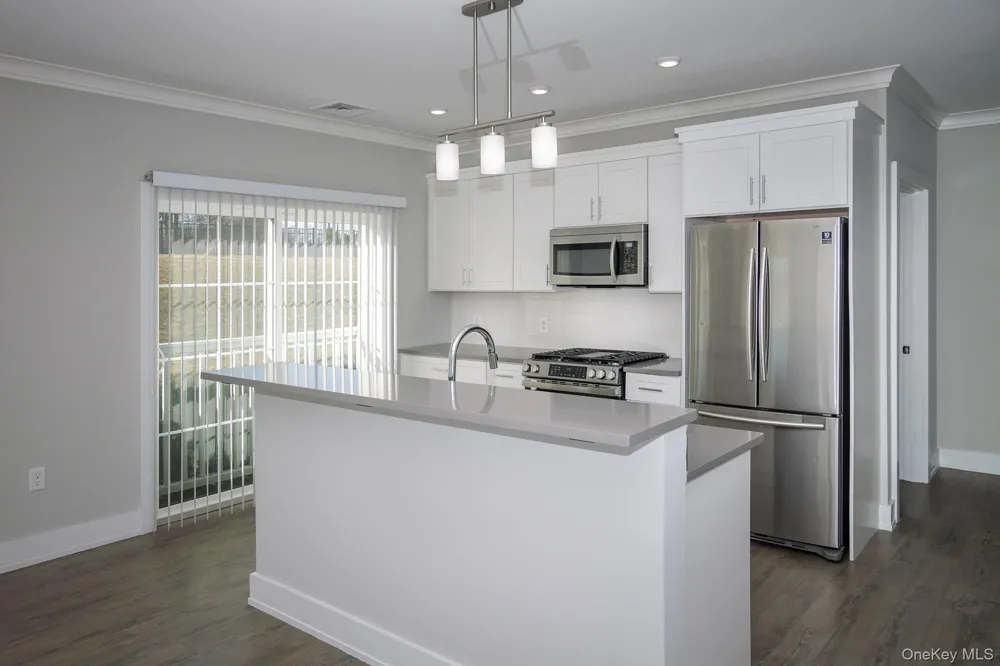 88102 Circle Drive #88-102 Central Islip, NY 11722