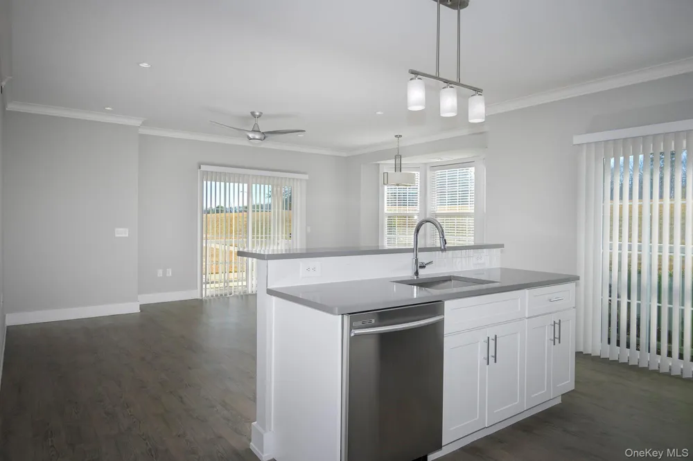 88102 Circle Drive #88-102 Central Islip, NY 11722
