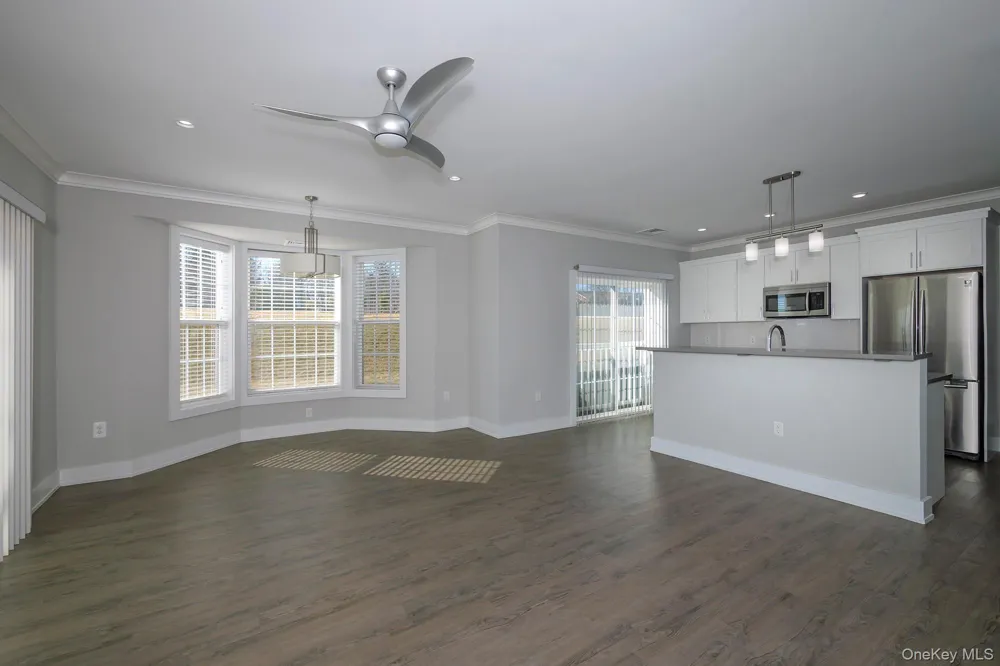 88102 Circle Drive #88-102 Central Islip, NY 11722