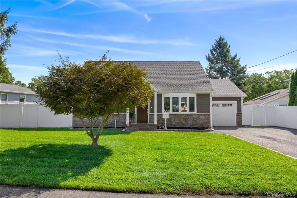 308 McCall Avenue West Islip, NY 11795