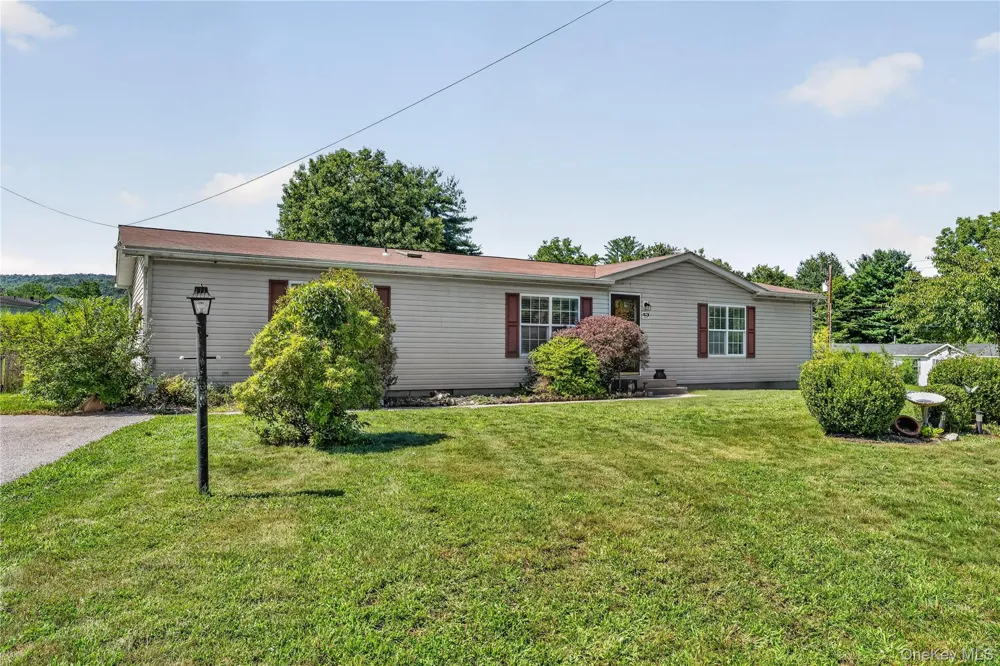 43 Palm Dr Bloomingburg, NY 12721