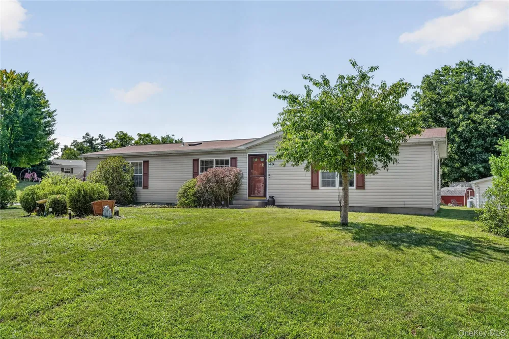 43 Palm Dr Bloomingburg, NY 12721
