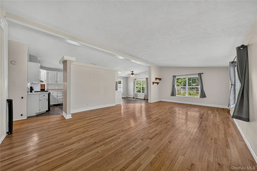 43 Palm Dr Bloomingburg, NY 12721