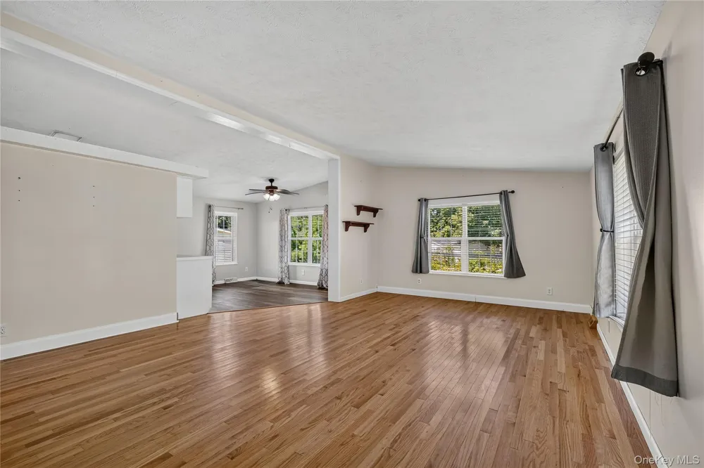 43 Palm Dr Bloomingburg, NY 12721