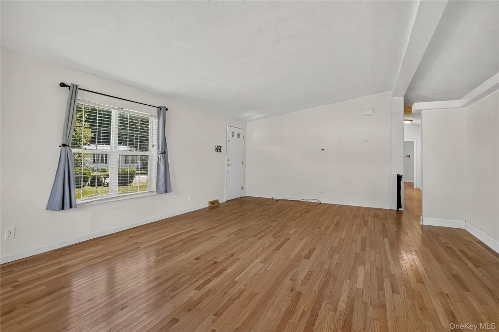 43 Palm Dr Bloomingburg, NY 12721
