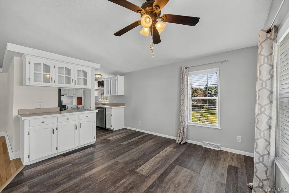 43 Palm Dr Bloomingburg, NY 12721