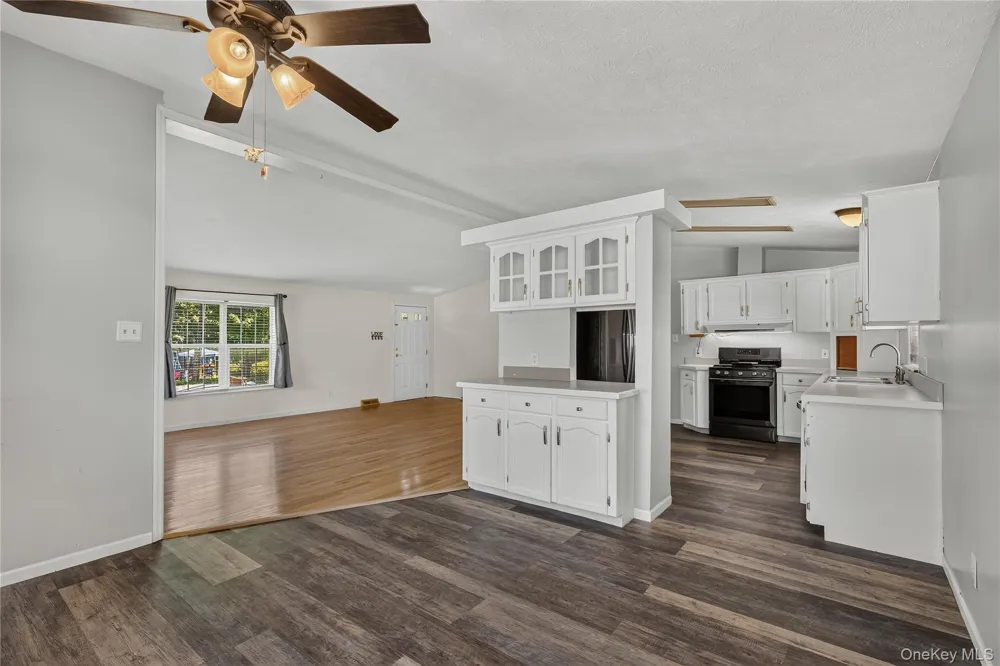 43 Palm Dr Bloomingburg, NY 12721
