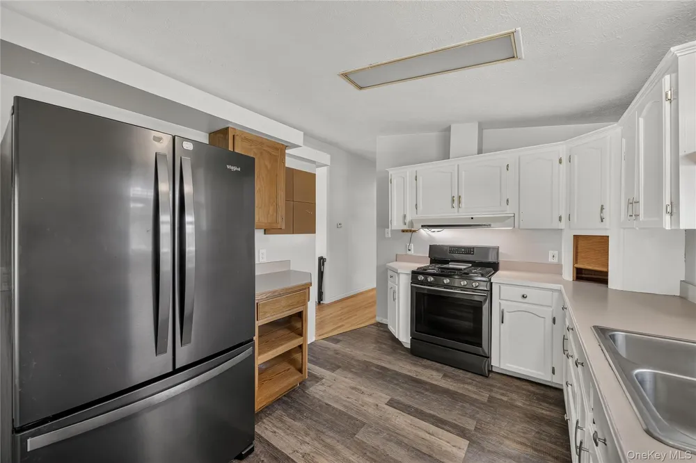 43 Palm Dr Bloomingburg, NY 12721