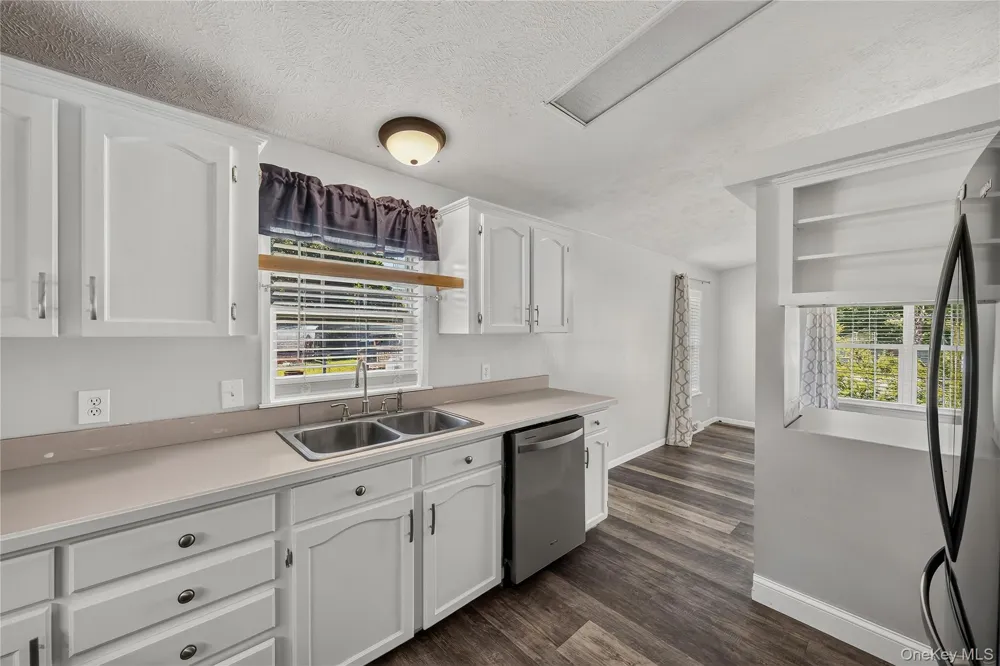 43 Palm Dr Bloomingburg, NY 12721